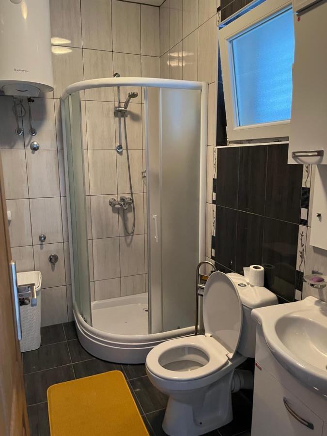 Apartman Iskra Apartment Bijela Luaran gambar