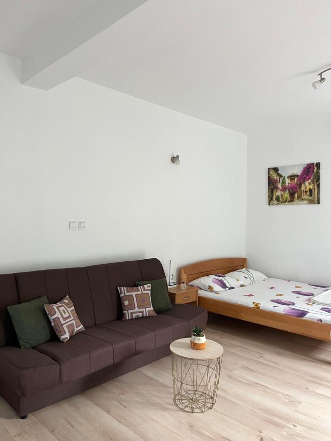 Apartman Iskra Apartment Bijela Luaran gambar