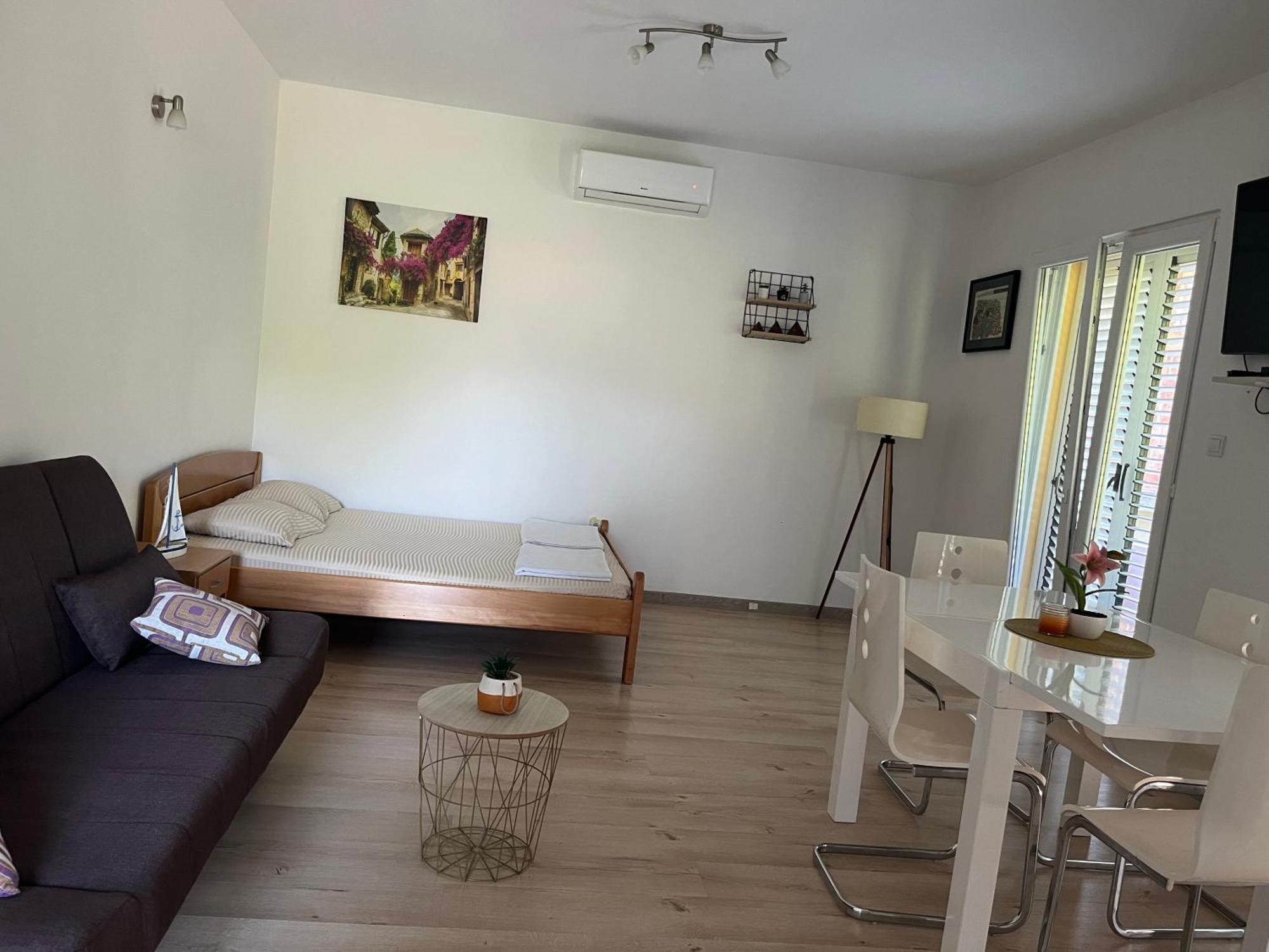 Apartman Iskra Apartment Bijela Luaran gambar