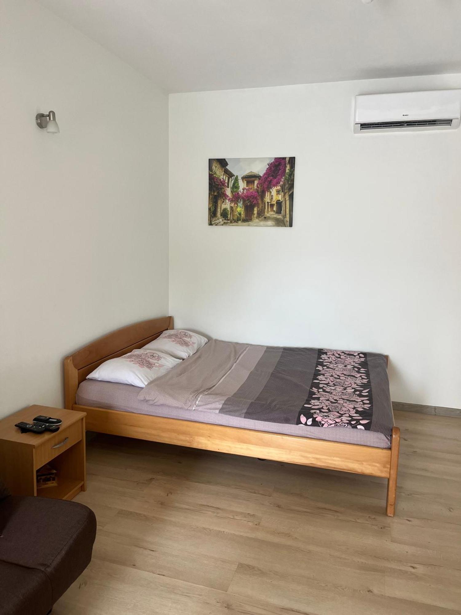 Apartman Iskra Apartment Bijela Luaran gambar